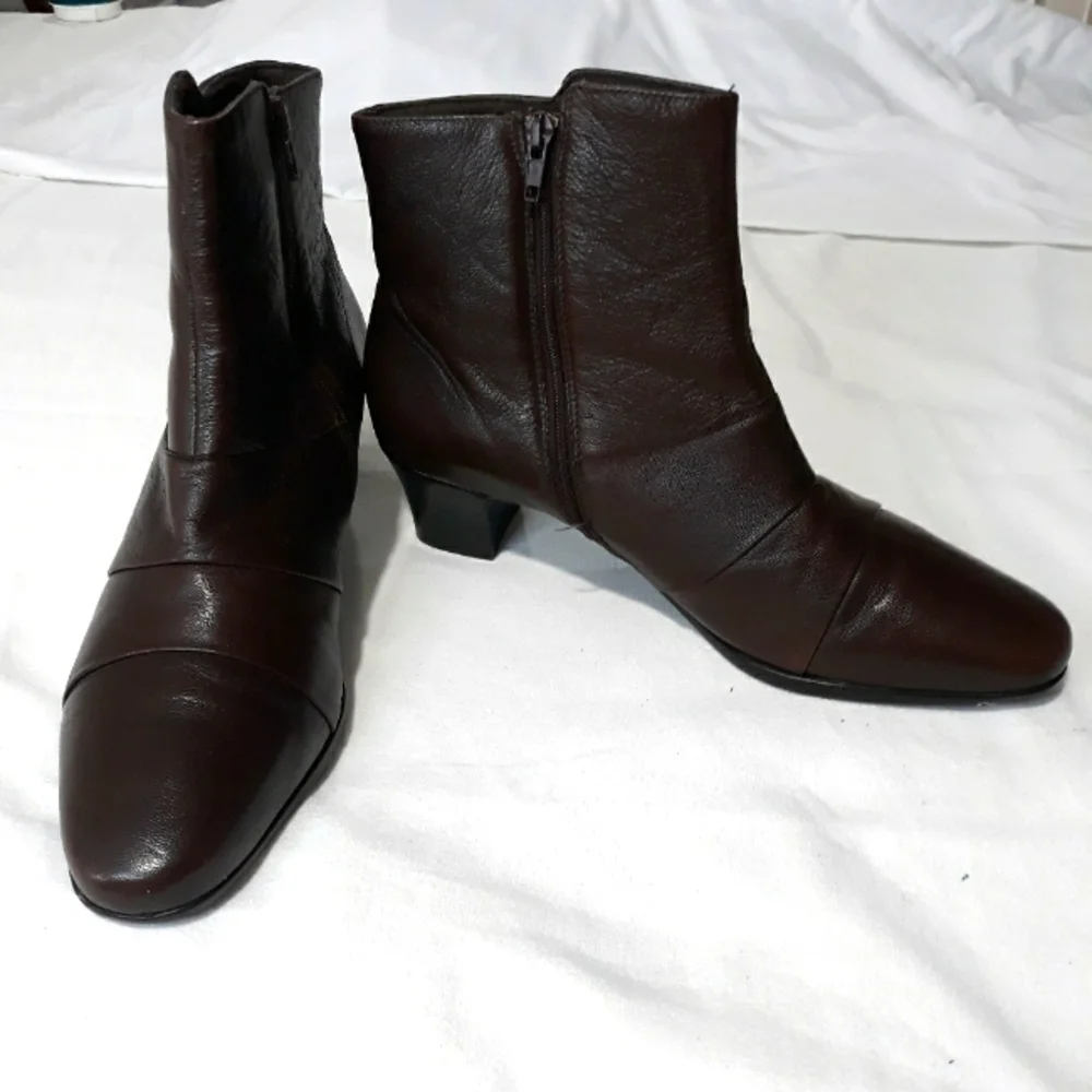 Munro American Leather Brown Ankle Boots Zippered Size 11 M